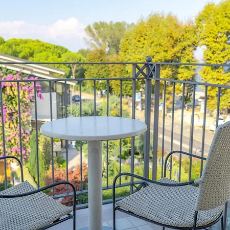 Rosa Desenzano Hotel 4*